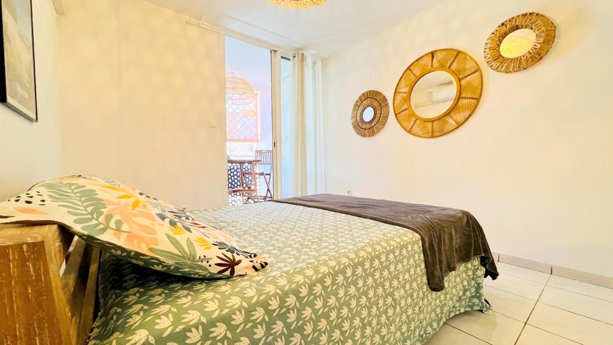 Studio Le Dina St Gilles Boucan Canot view 5