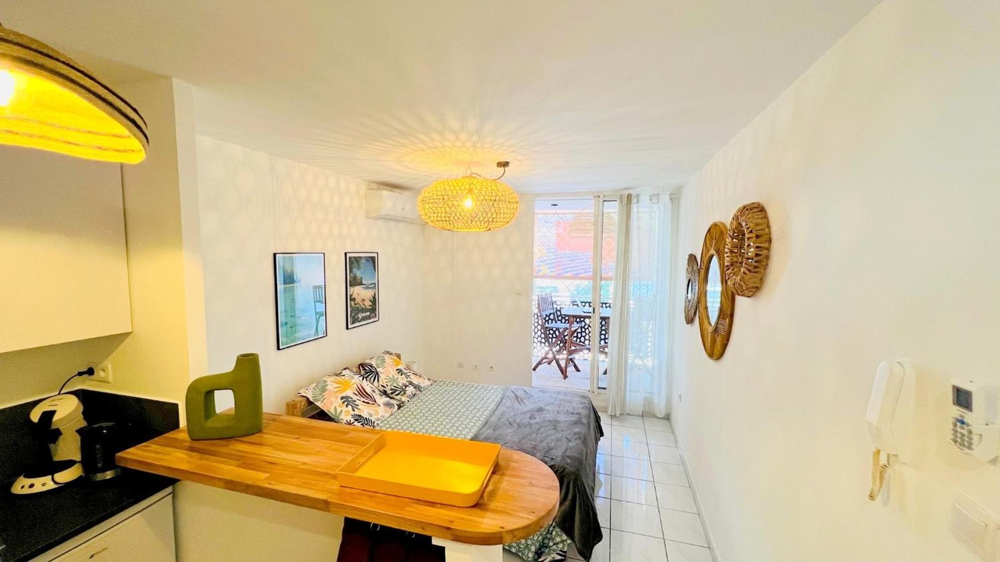 Studio Le Dina St Gilles Boucan Canot view 2