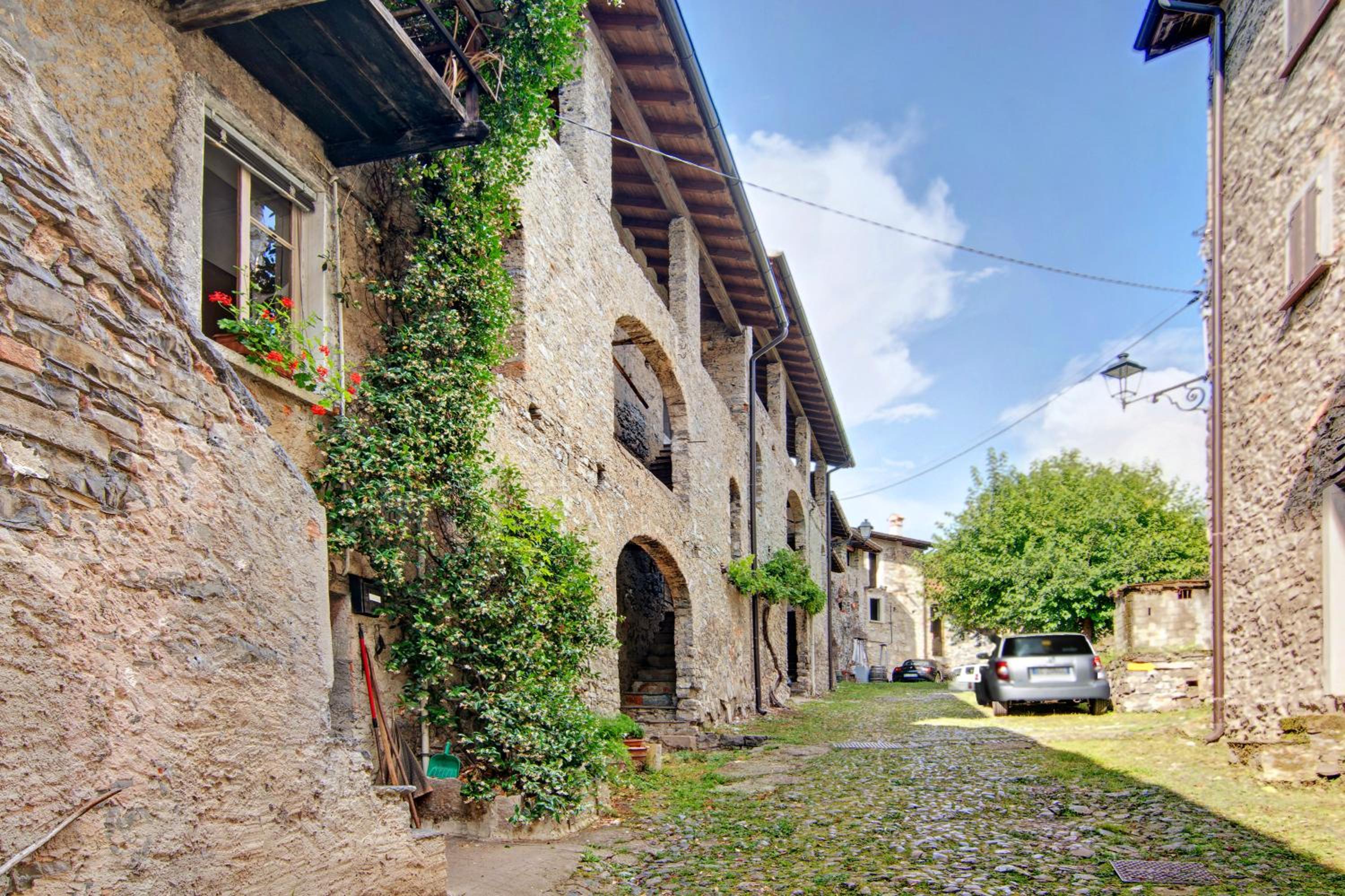 Workation Castle - Casa Galbiga view 3