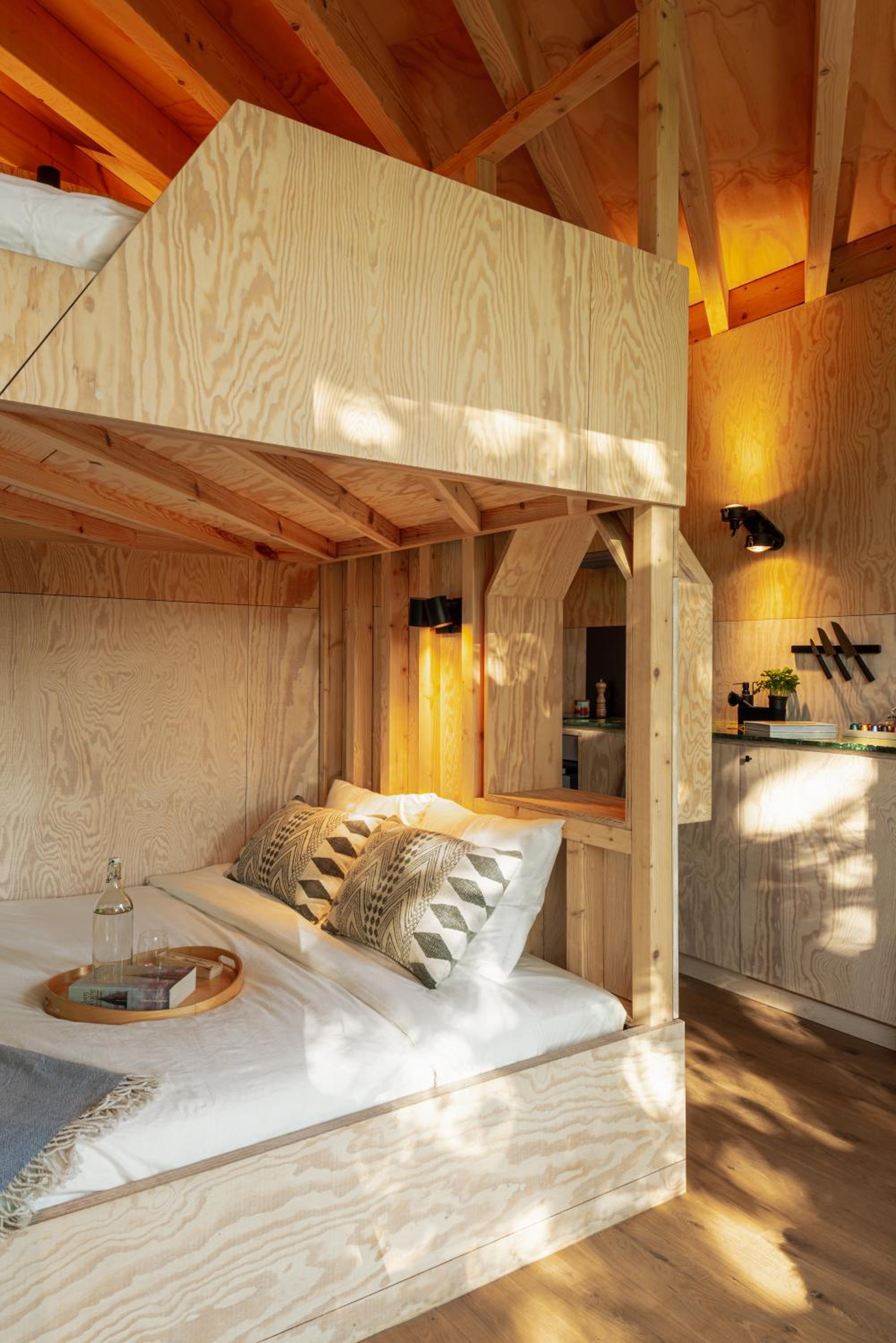 Hutstuf - The Owl & Private Rooftop Spa