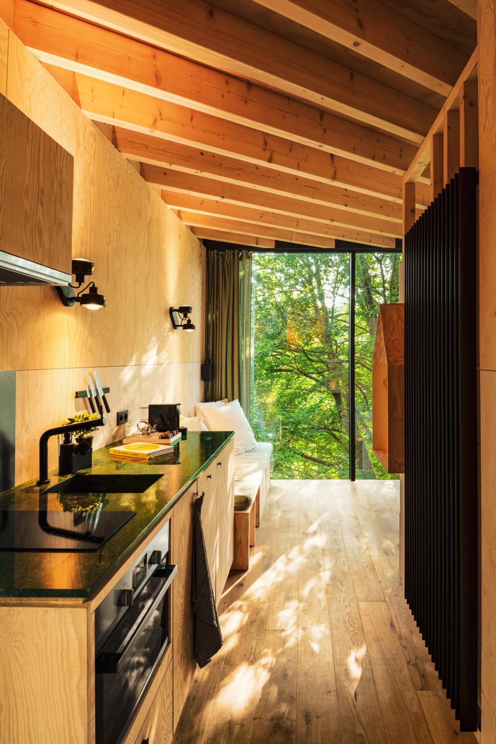 Hutstuf - The Owl & Private Rooftop Spa
