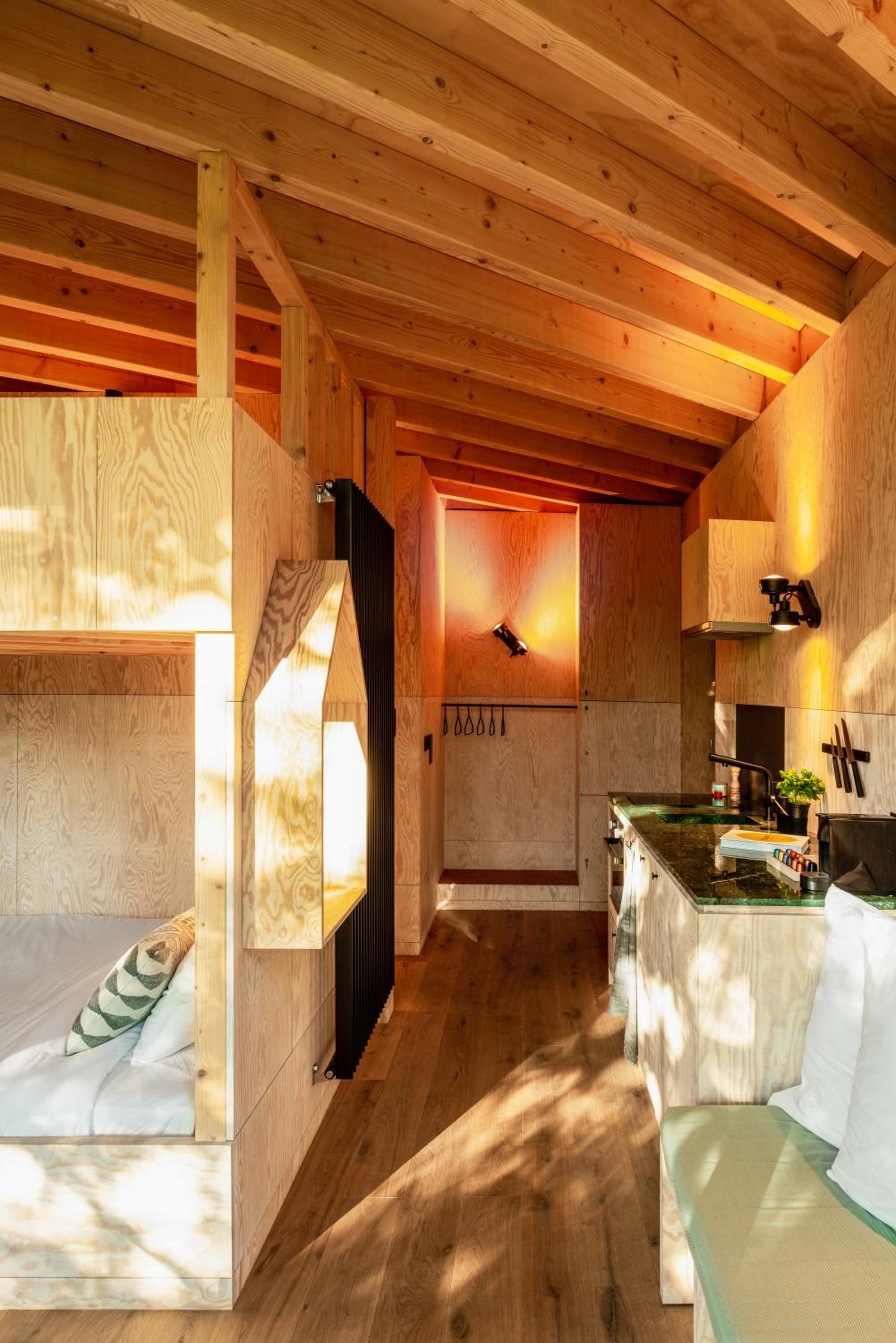 Hutstuf - The Owl & Private Rooftop Spa