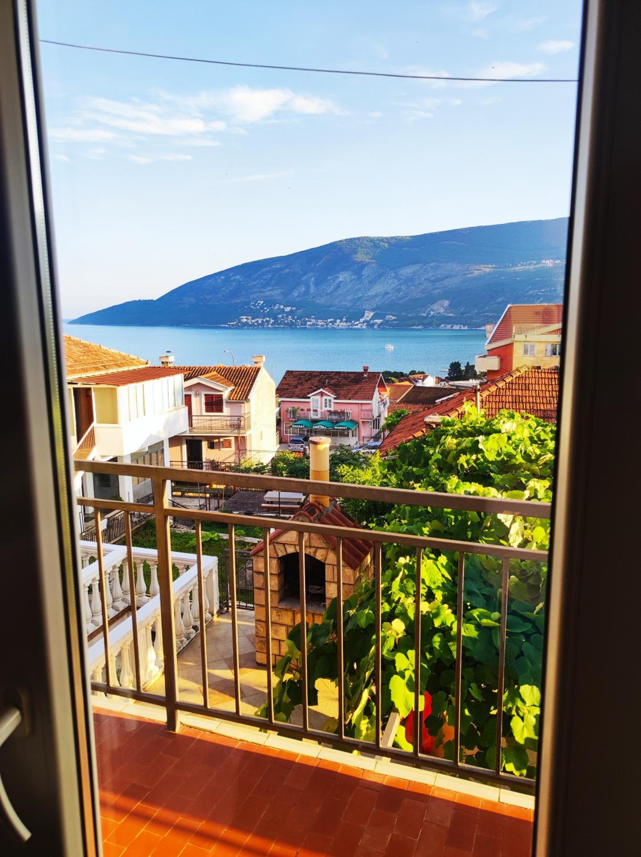 Sunrise Apartment