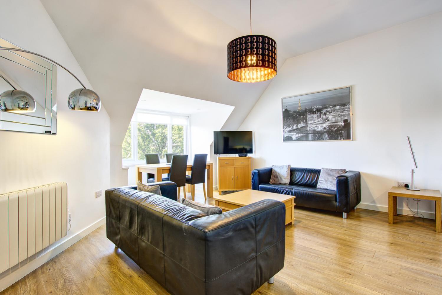 Sunderland Short Stays 2 bedroom apartment Free Parking Fulwell SR6 view 2