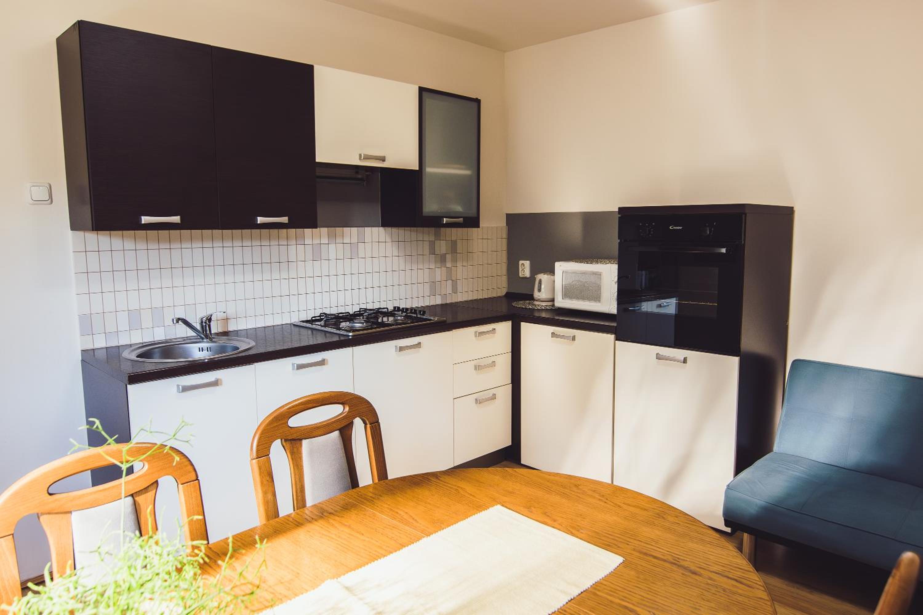 Kuća za odmor BARBARELLA - prostrani 2BR apartman, parking & WiFi view 4