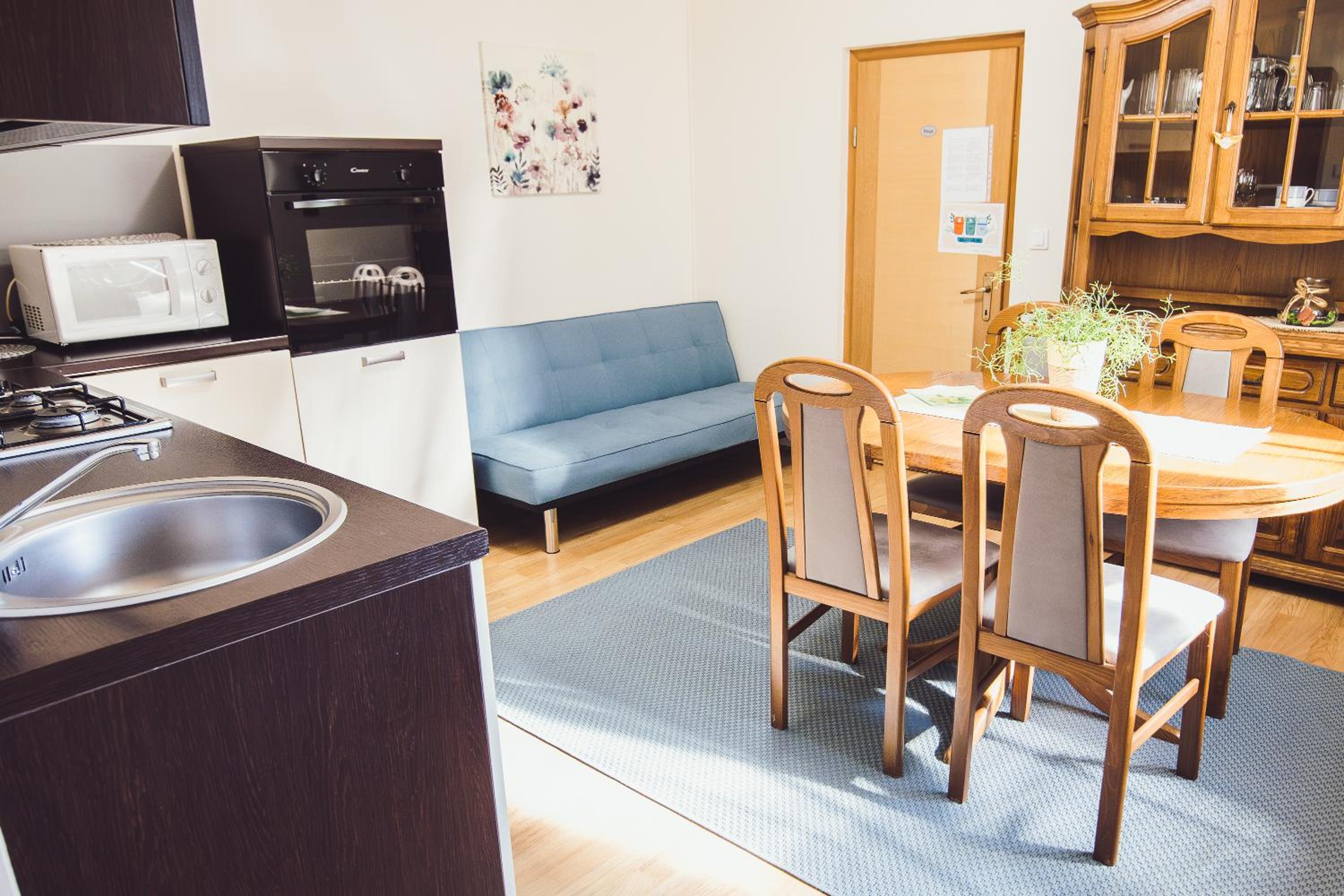 Kuća za odmor BARBARELLA - prostrani 2BR apartman, parking & WiFi view 5
