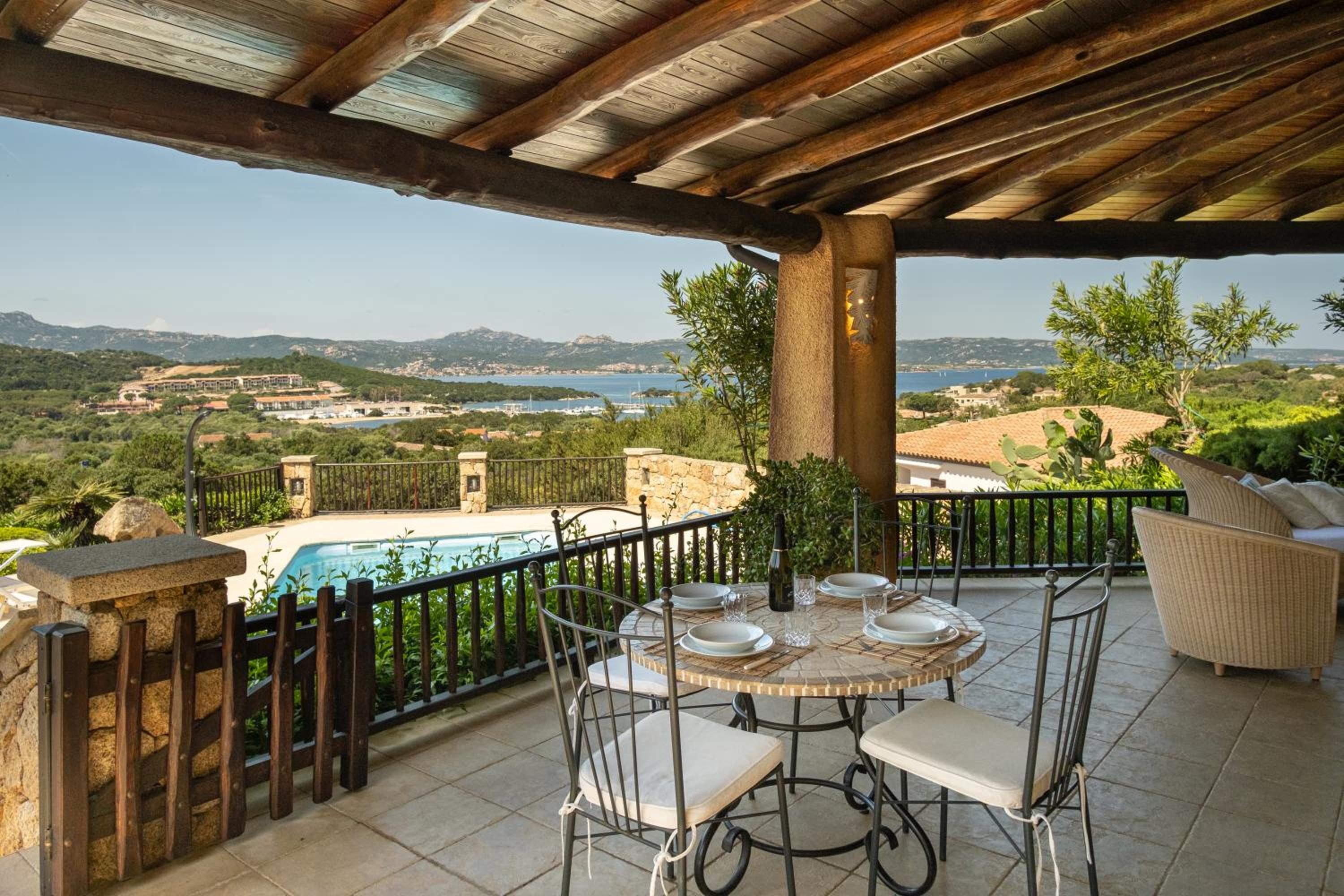 Villa Baja Sardinia con piscina e vista