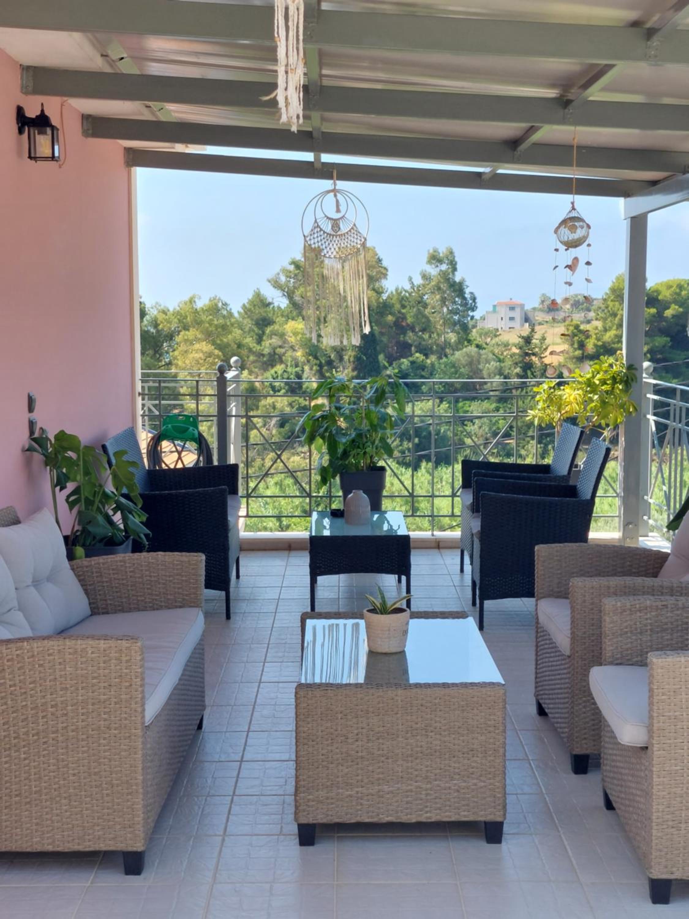 Nikkos Apartments