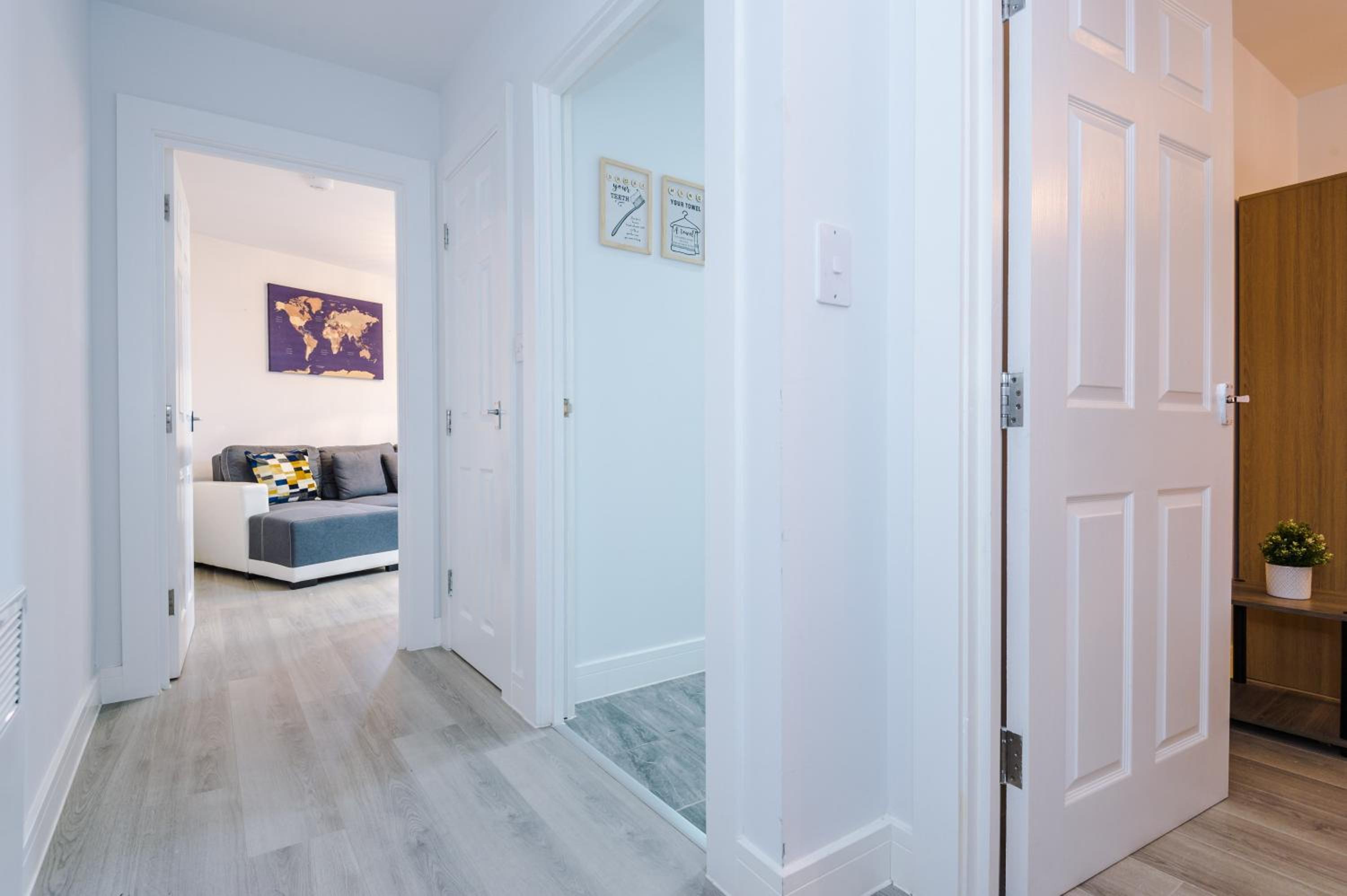 1BR & 2BR Apt -for CONTRACTORS- free PARKING close to EVERTON & ANFIELD stadium, Liverpool City Centre managed by Chique Properties Ltd view 5