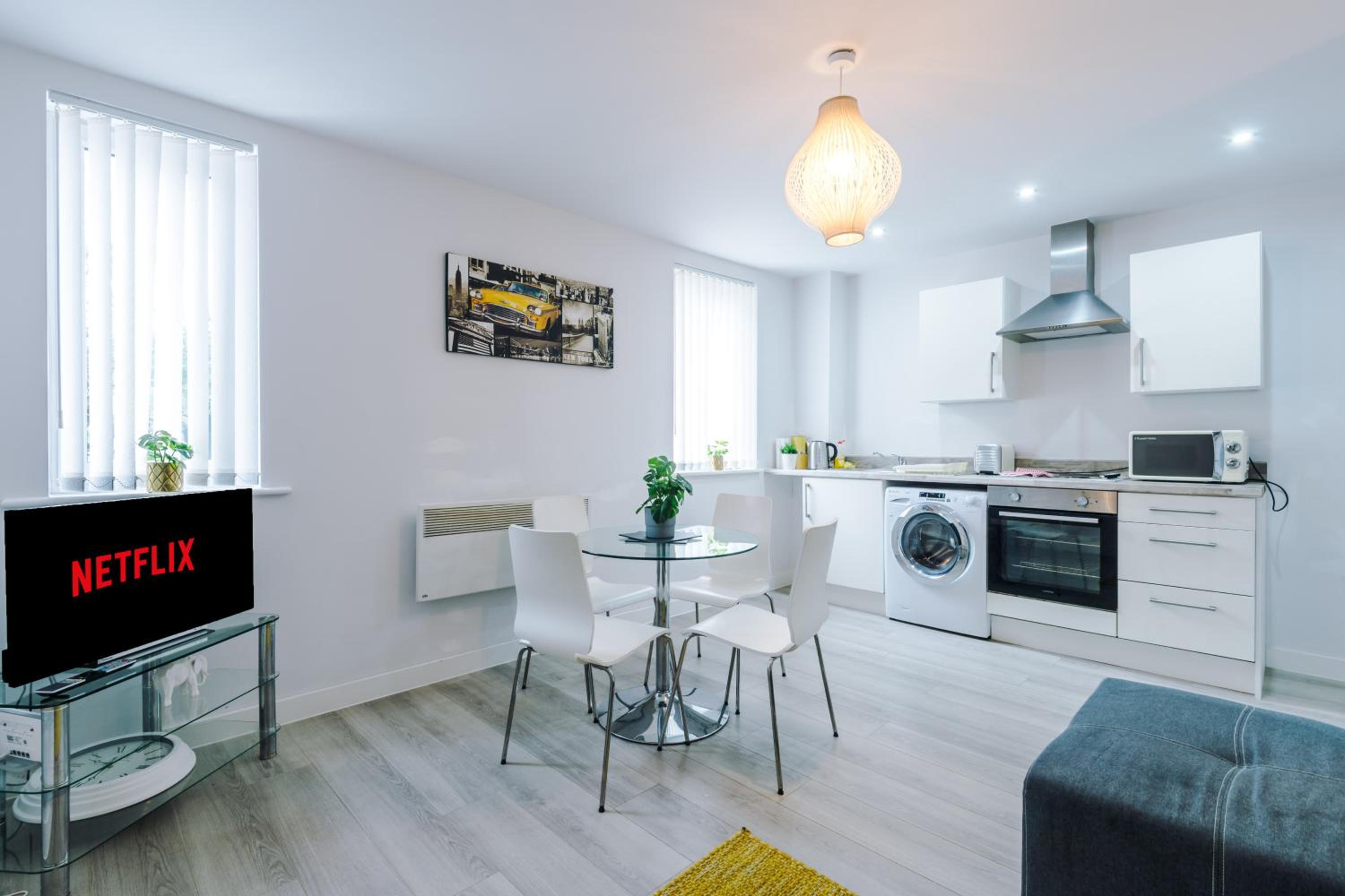 1BR & 2BR Apt -for CONTRACTORS- free PARKING close to EVERTON & ANFIELD stadium, Liverpool City Centre managed by Chique Properties Ltd view 3