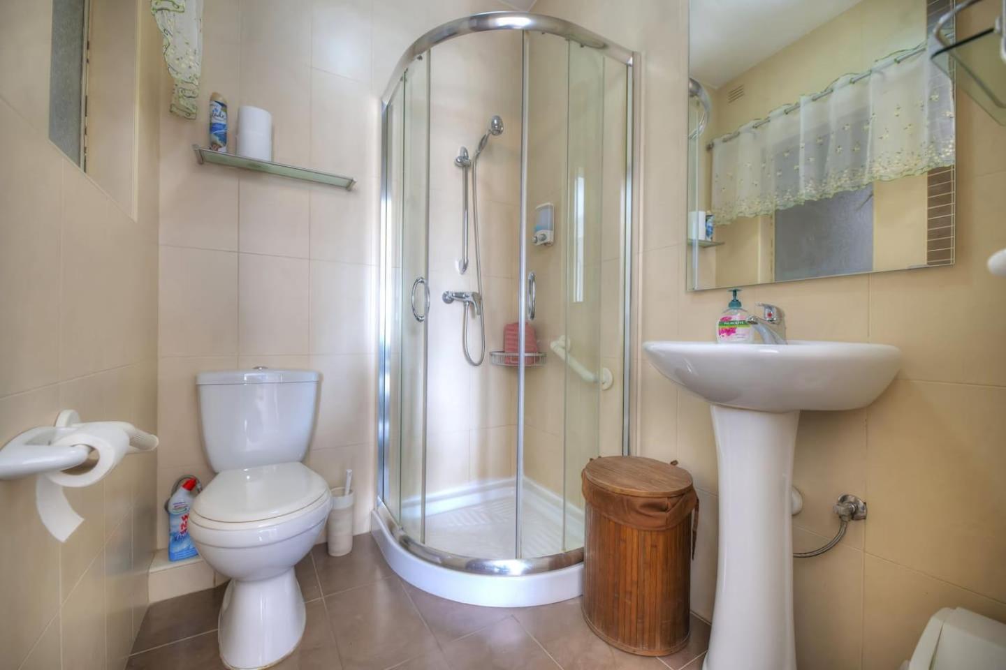 2 bedroom flat near seafront & Valletta ferry RSEG1-1 view 5