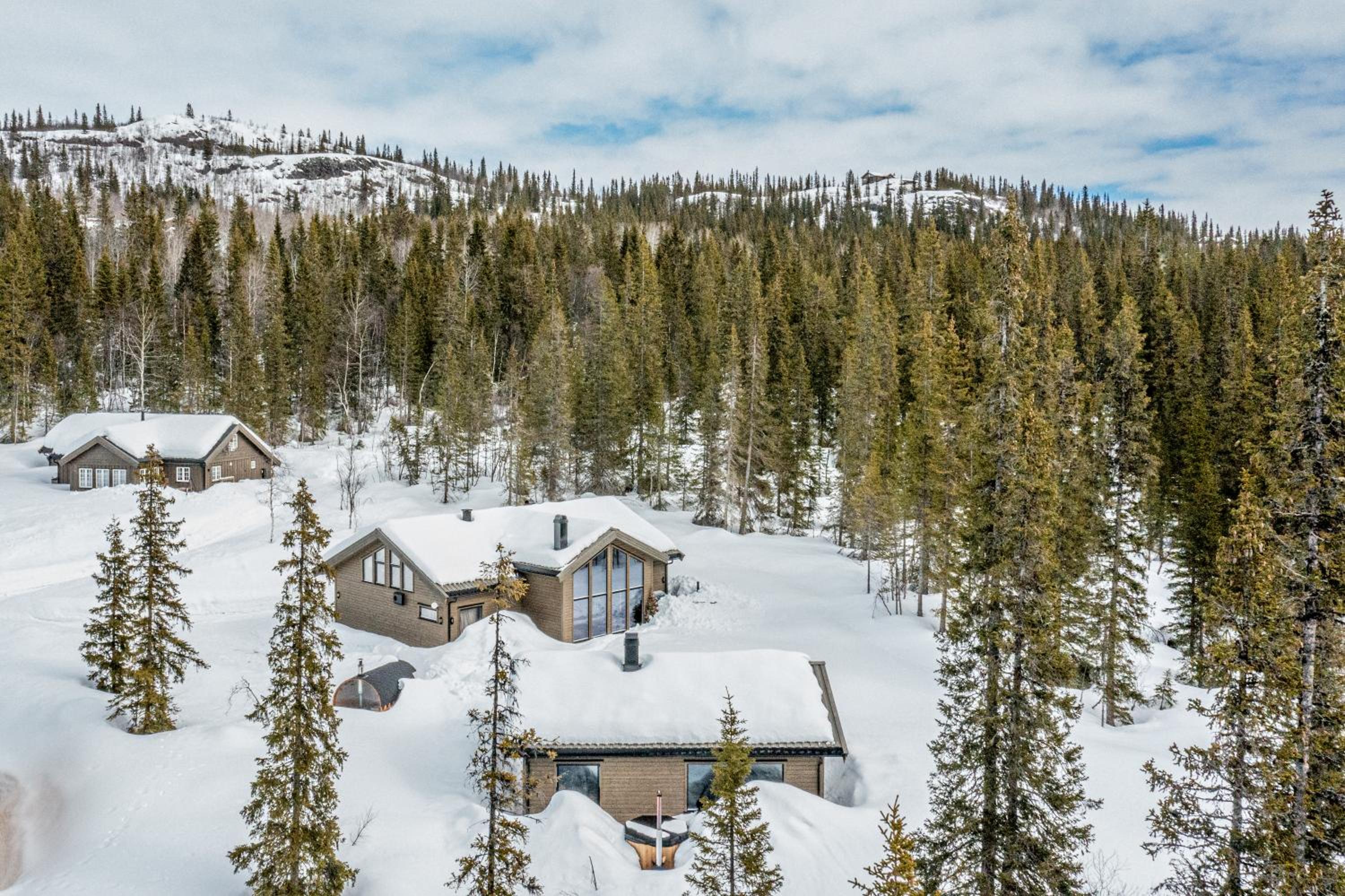 Hotel Private Room in Beautiful Mountain Home w/ Sauna - Image 1