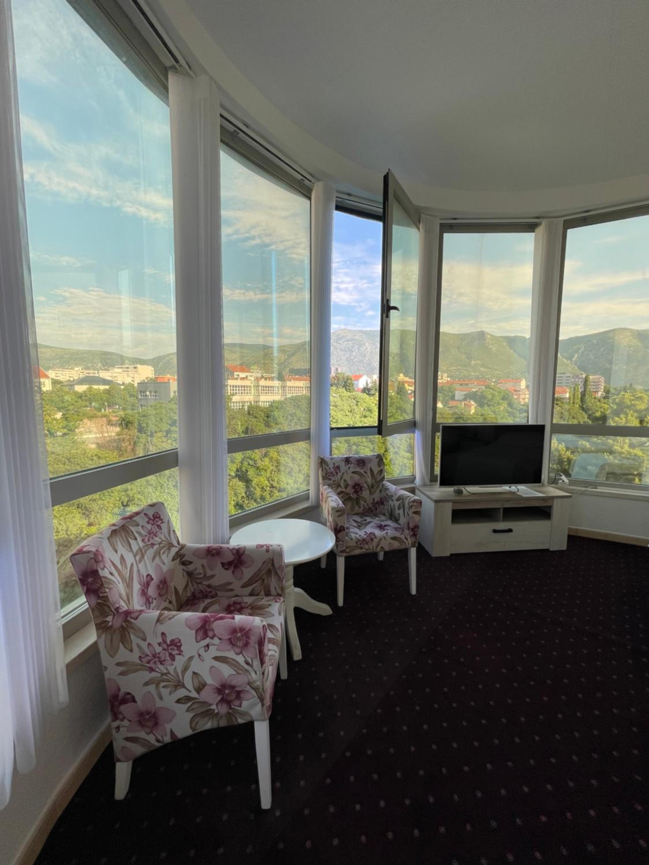 Lux Apartments