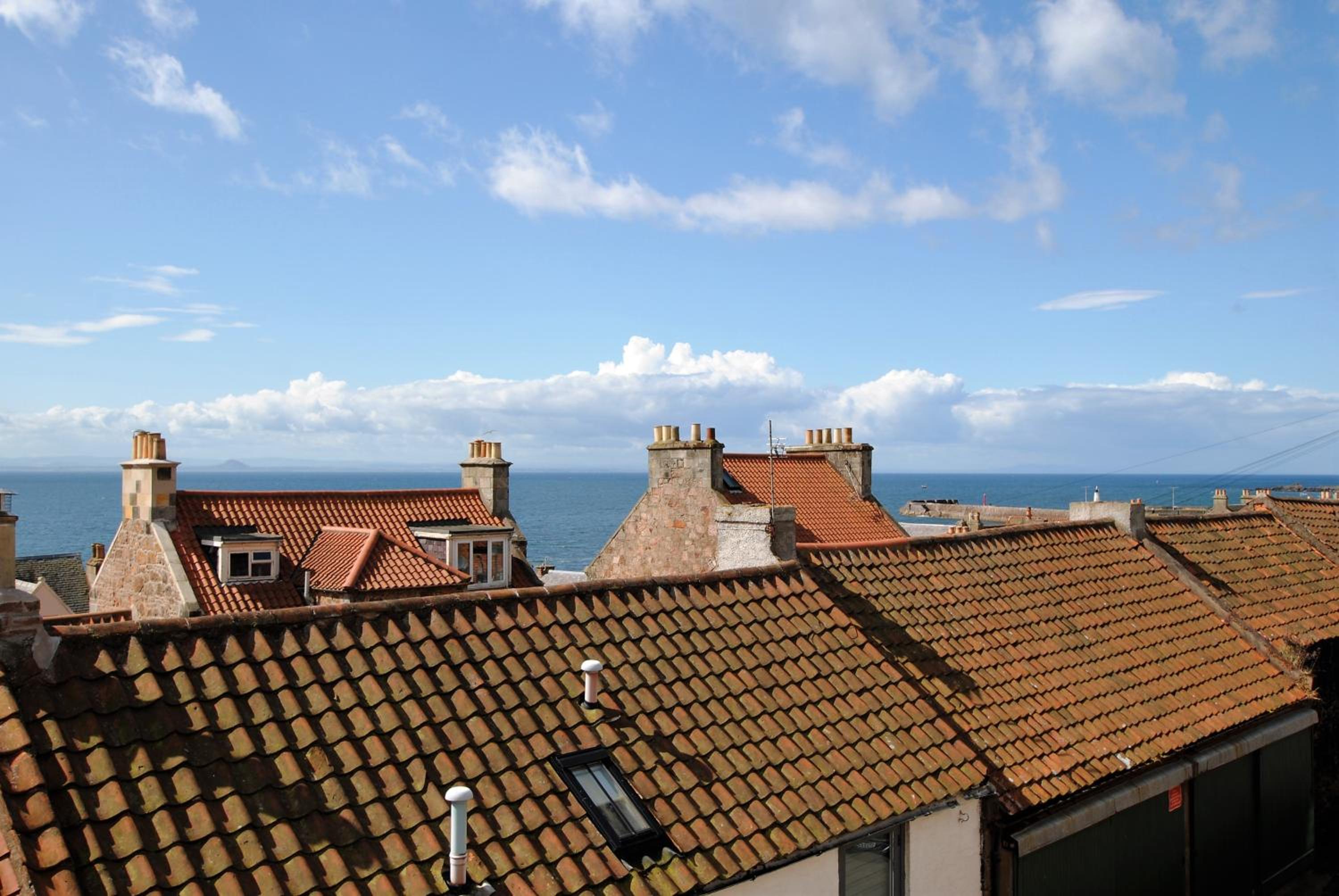 Auld Fishers Hoist- traditional home by the sea view 2