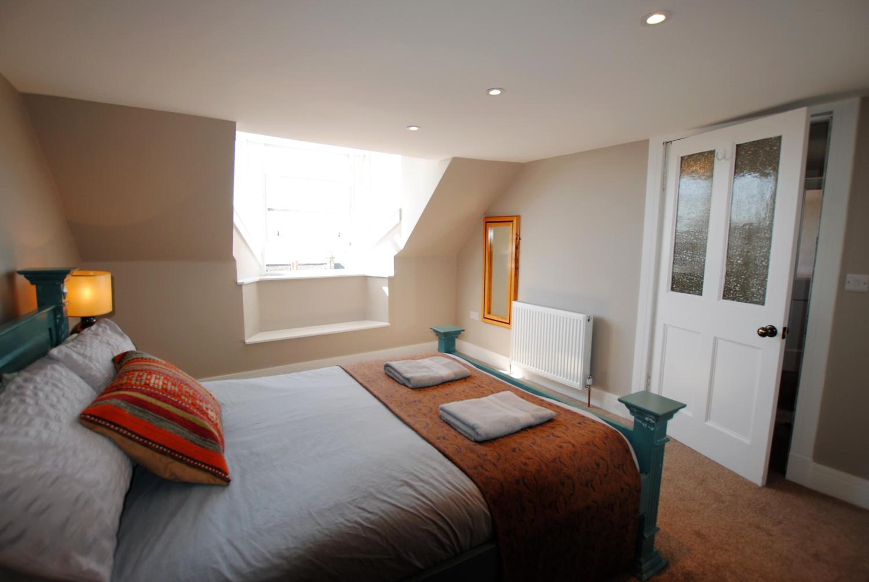 Auld Fishers Hoist- traditional home by the sea view 3