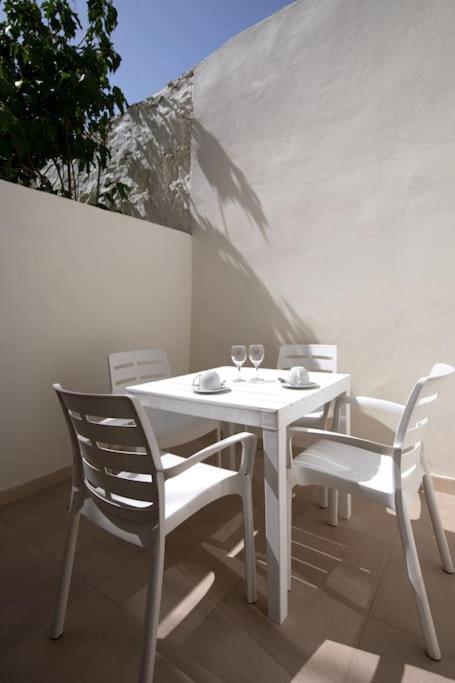 Traditional 2 bedroom house with yard SSCH1-1 photo 4