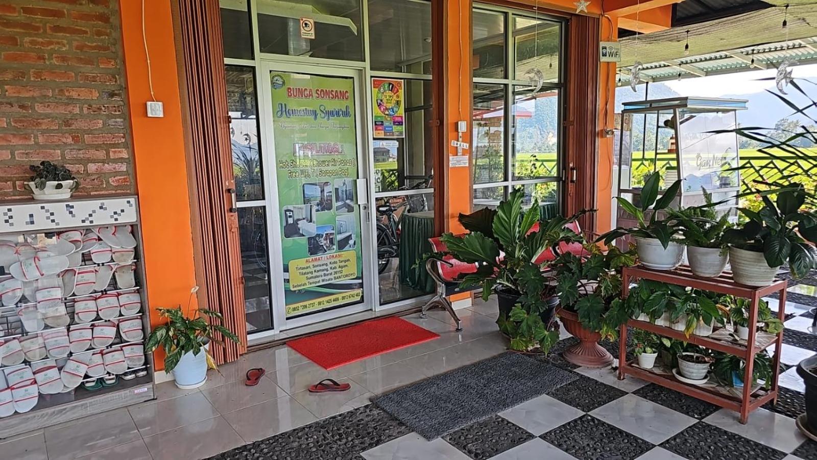 Homestay dan Cafe BungaSonsang