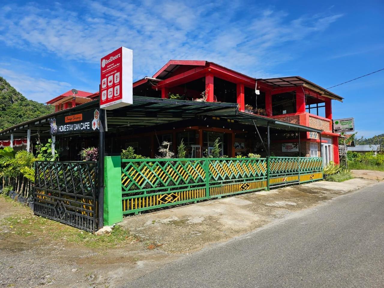 Homestay dan Cafe BungaSonsang