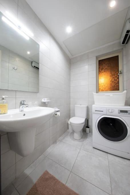 Traditional 2 bedroom house with yard SSCH1-1 photo 2