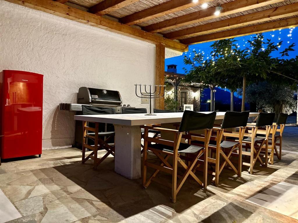 Hermione Hills Luxury Cottage by Goutos Luxury Living