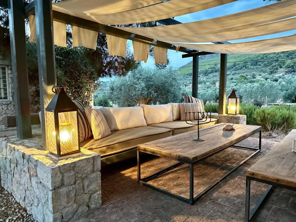 Hermione Hills Luxury Cottage by Goutos Luxury Living