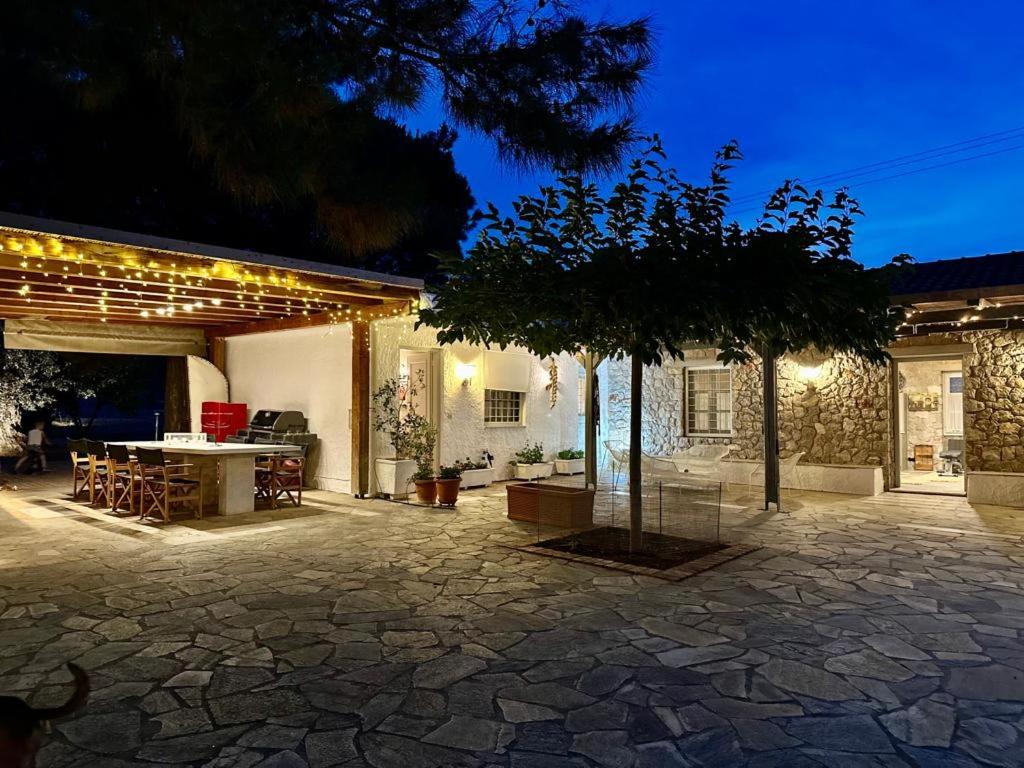 Hermione Hills Luxury Cottage by Goutos Luxury Living