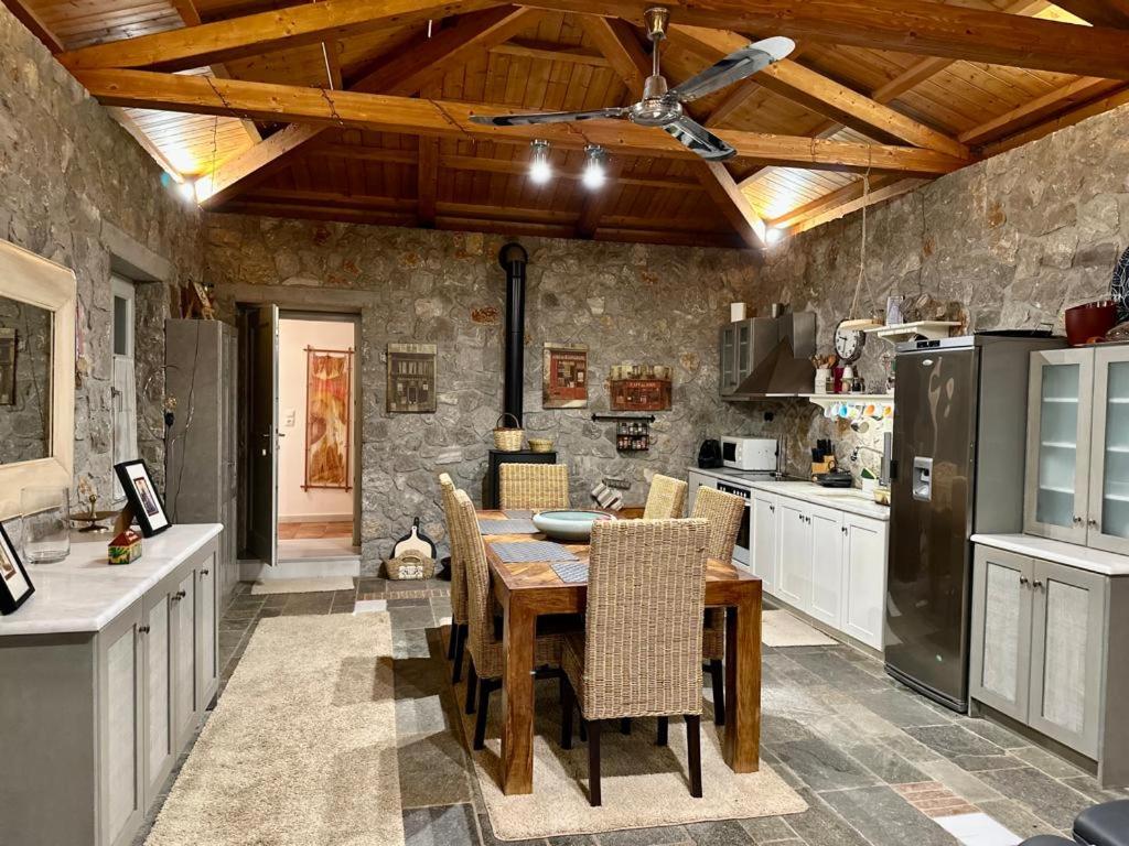 Hermione Hills Luxury Cottage by Goutos Luxury Living