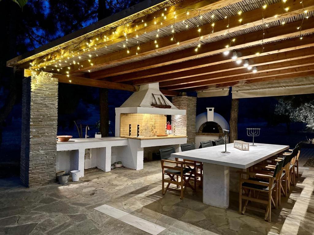 Hermione Hills Luxury Cottage by Goutos Luxury Living