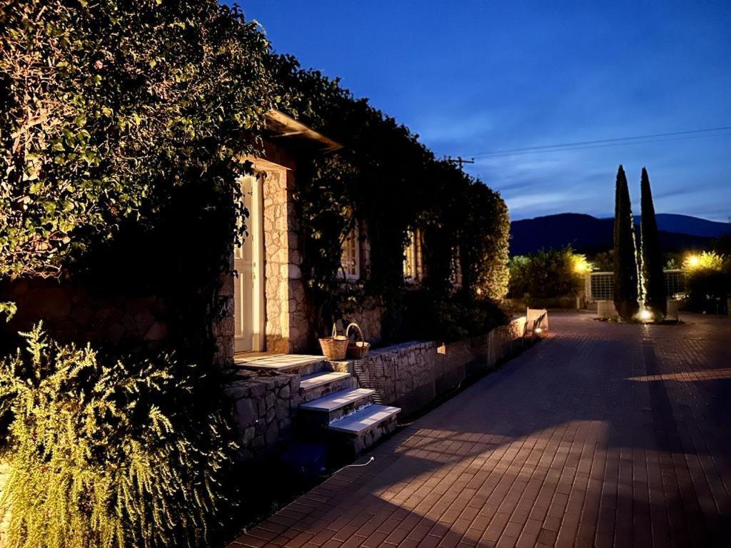 Hermione Hills Luxury Cottage by Goutos Luxury Living
