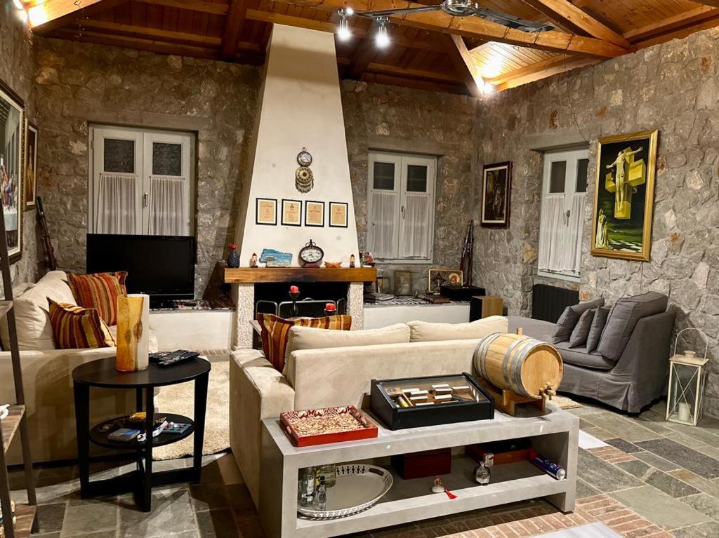 Hermione Hills Luxury Cottage by Goutos Luxury Living