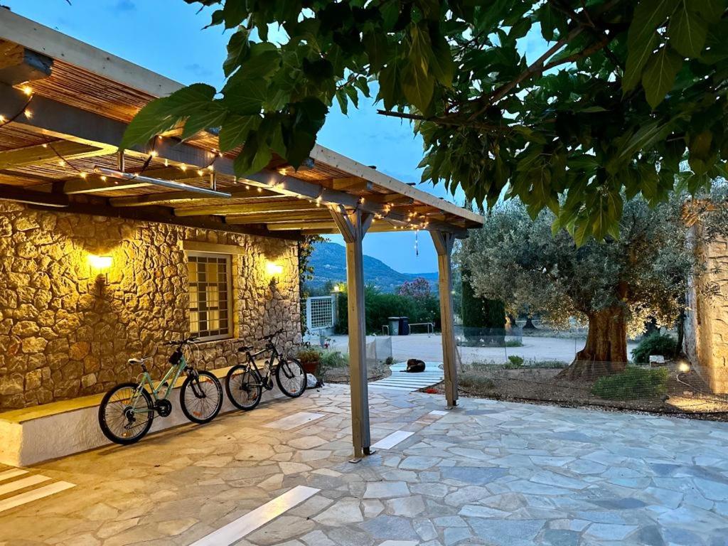 Hermione Hills Luxury Cottage by Goutos Luxury Living