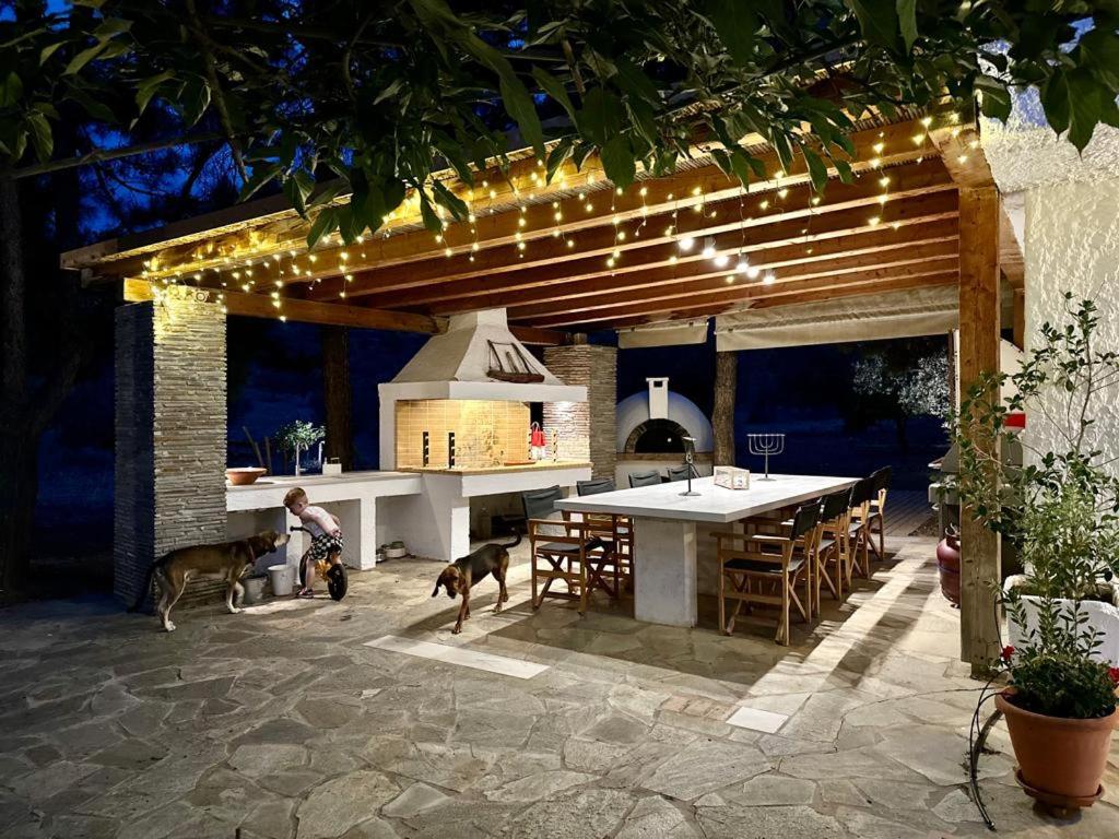 Hermione Hills Luxury Cottage by Goutos Luxury Living
