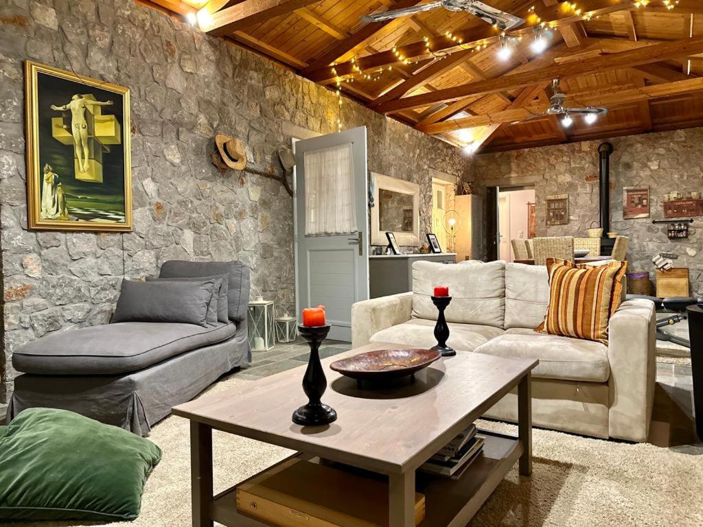 Hermione Hills Luxury Cottage by Goutos Luxury Living