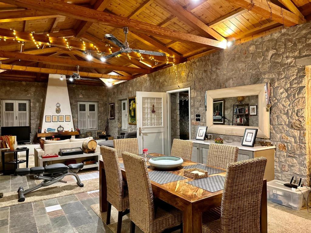 Hermione Hills Luxury Cottage by Goutos Luxury Living