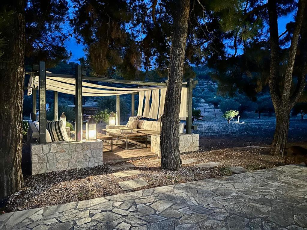 Hermione Hills Luxury Cottage by Goutos Luxury Living