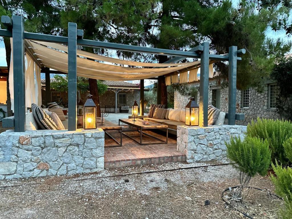 Hermione Hills Luxury Cottage by Goutos Luxury Living