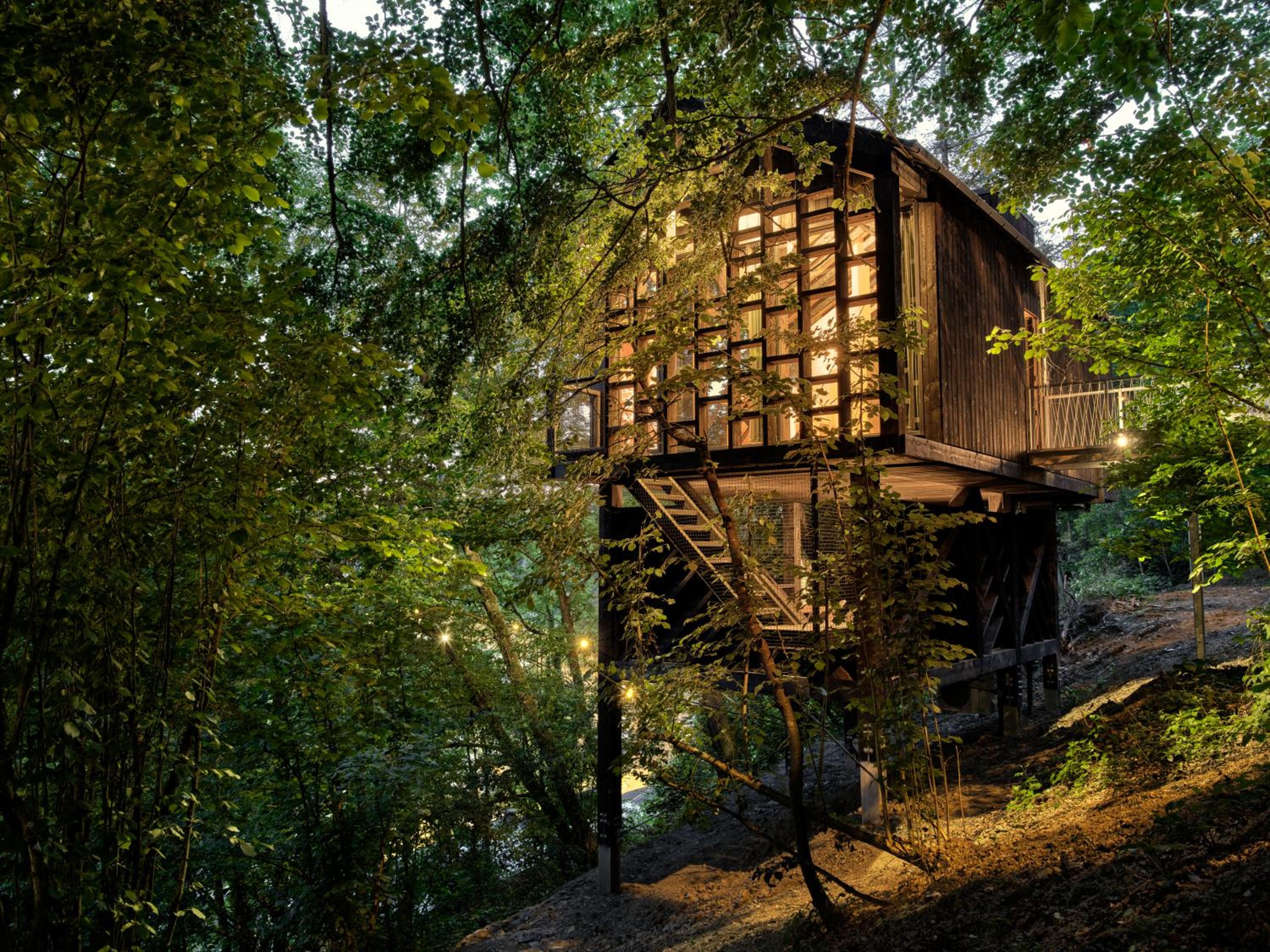 Hutstuf The Eagle & Private Outdoor Spa