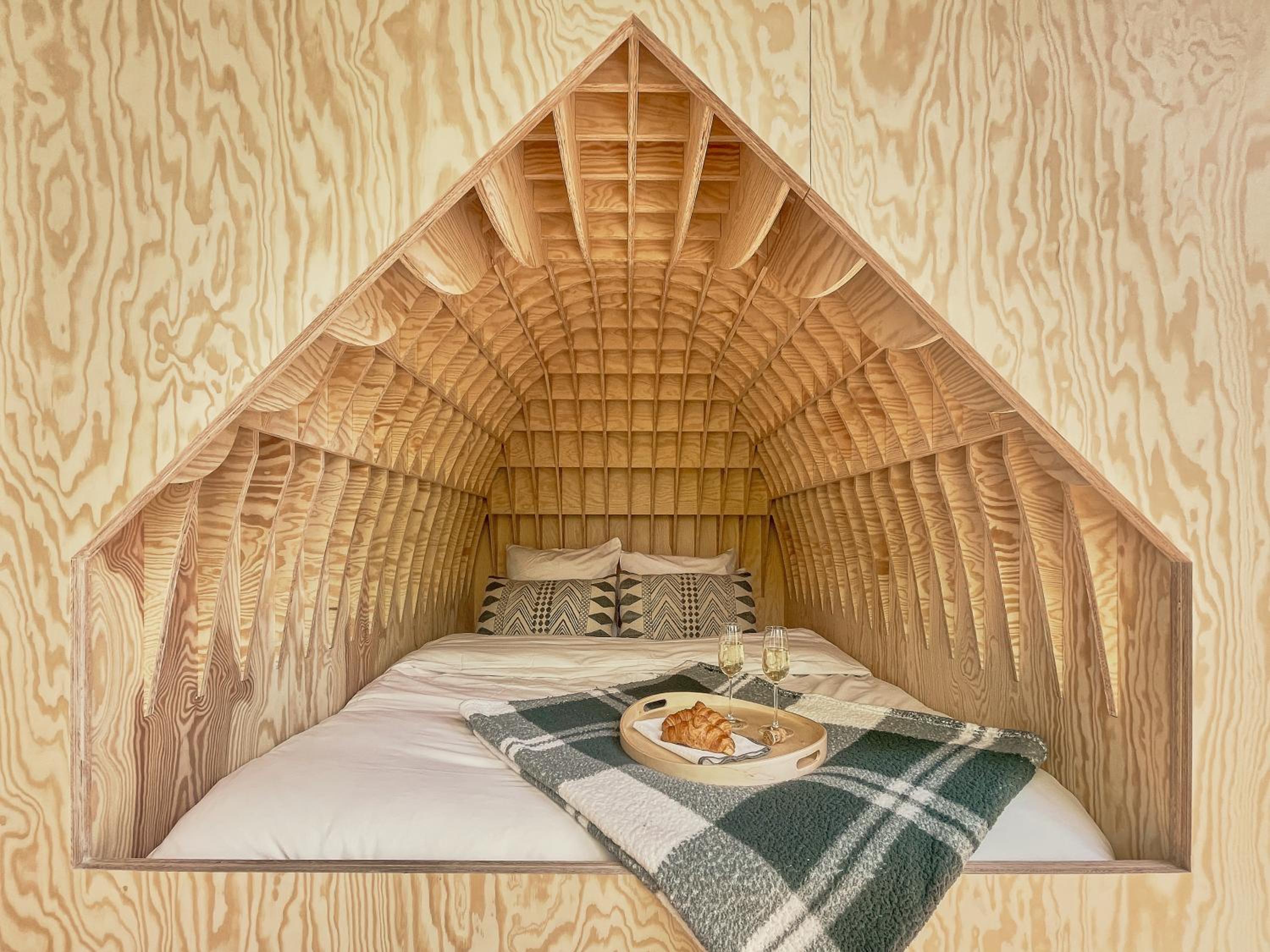Hutstuf The Eagle & Private Outdoor Spa