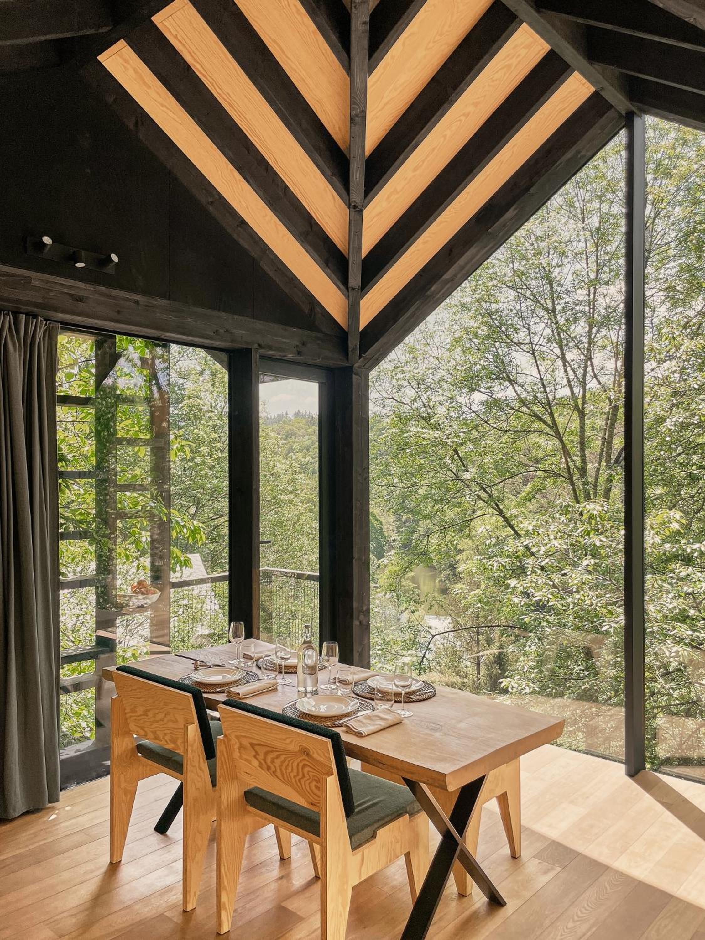 Hutstuf The Eagle & Private Outdoor Spa
