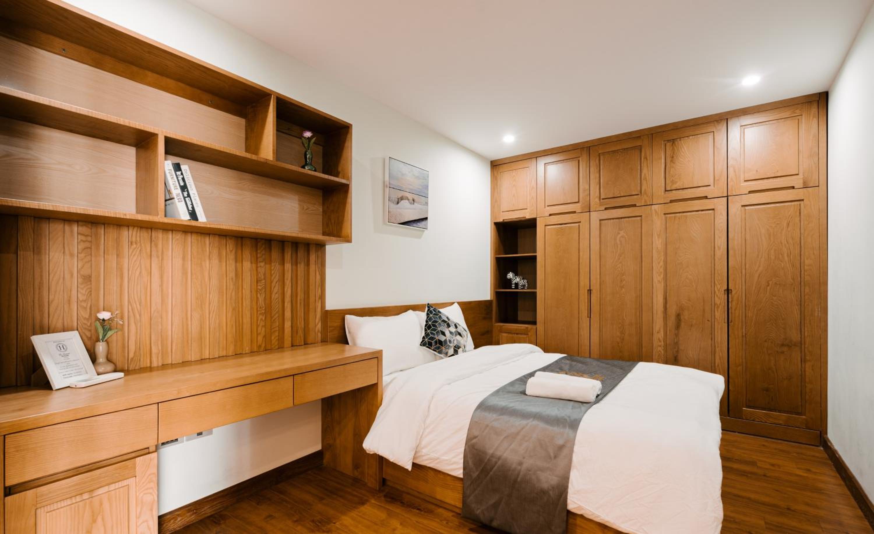 Hi-Home Suites - the West Lake Xuan Dieu