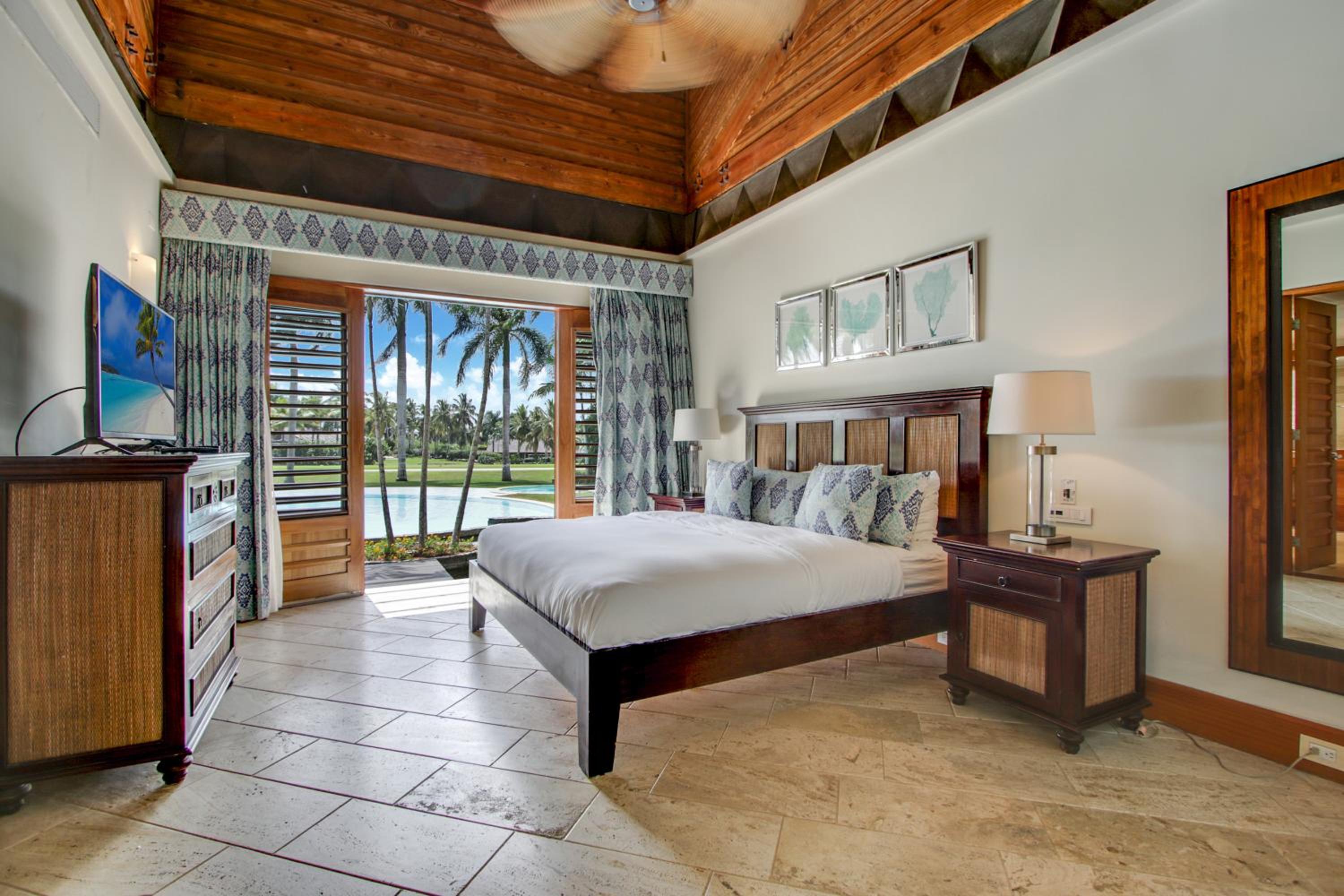 Luxurious 8-BR Villa with Ocean View, Jacuzzi, Home Cinema and Resort Access in Casa de Campo view 5