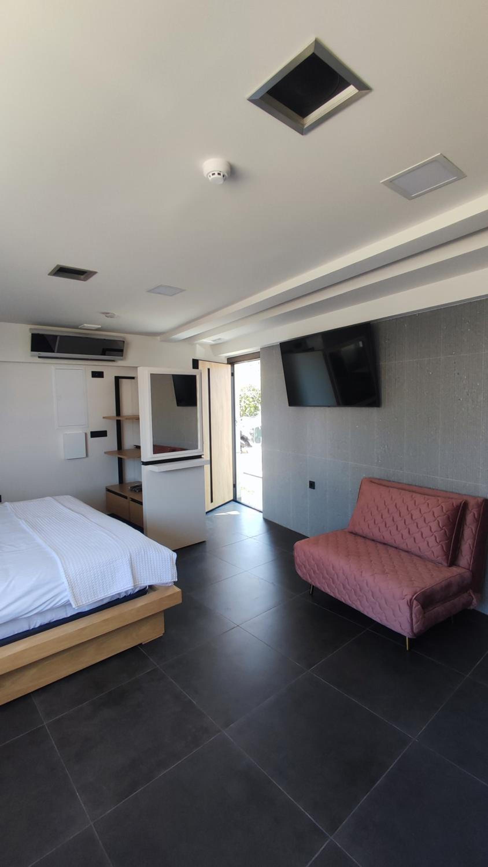 Summertime Signature Suites