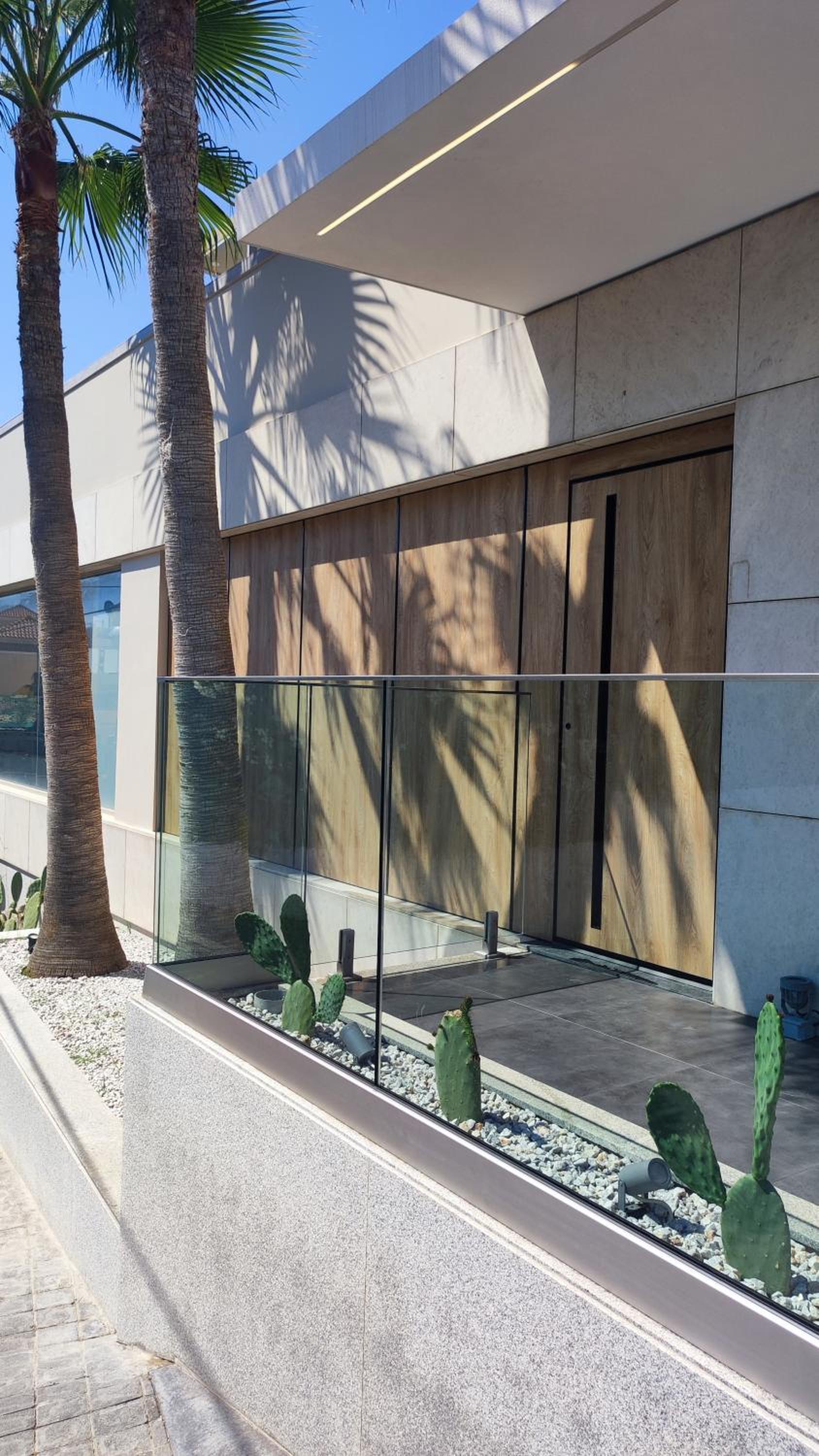 Hotel Summertime Signature Suites - Image 1