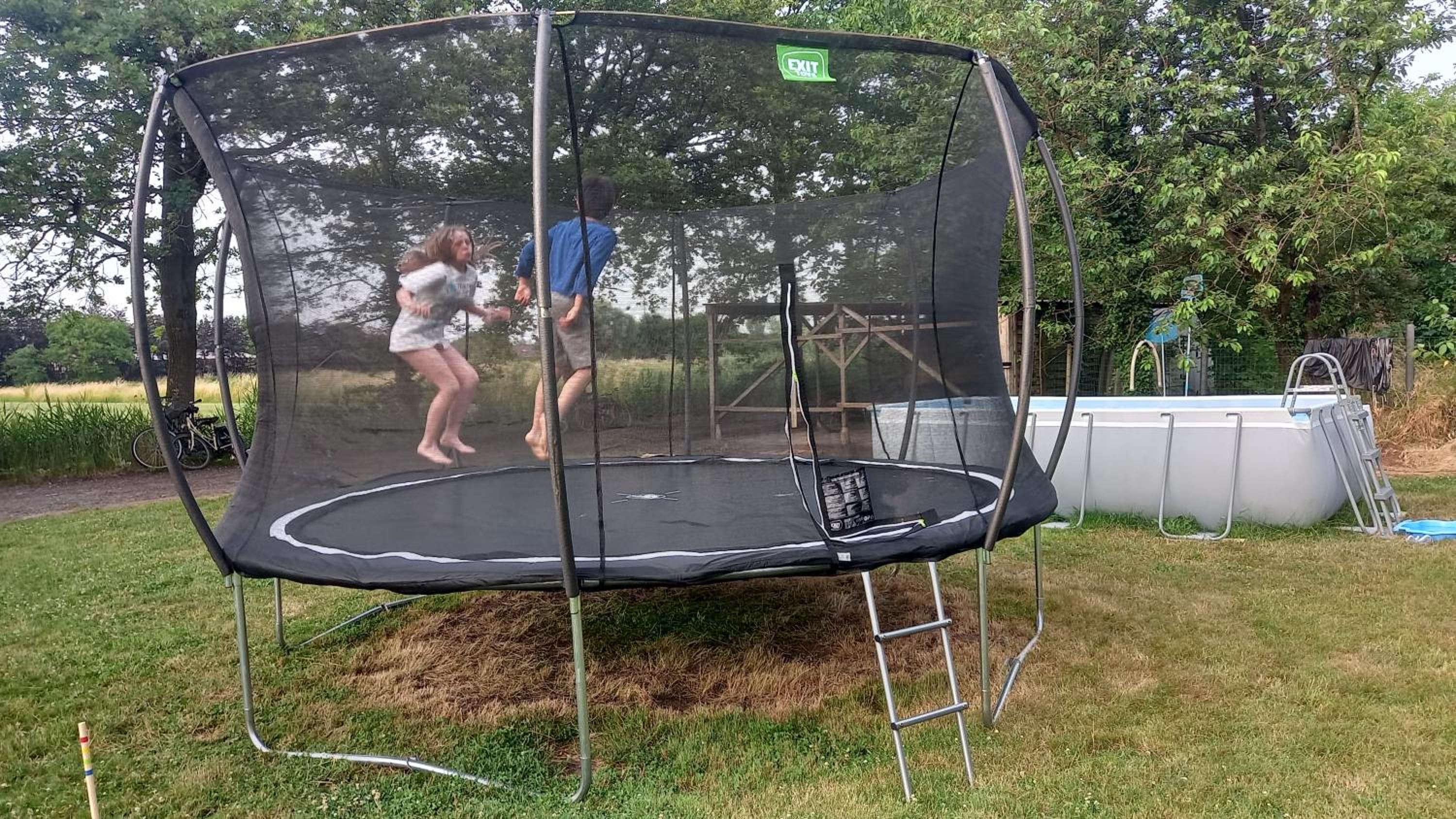 Campingspots to put on your own tent with or without electricity, with no bed for 12 euro or 25 euro and 2 furnished glampingtents for minimum 75 euro in a