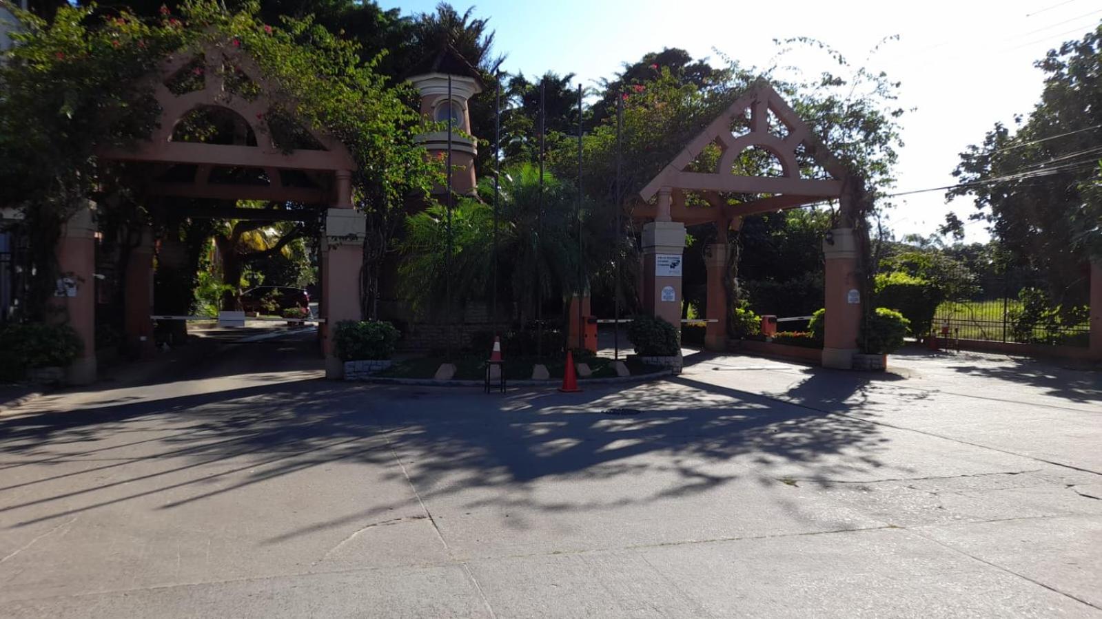 Hotel Oasis Urbano - Image 1