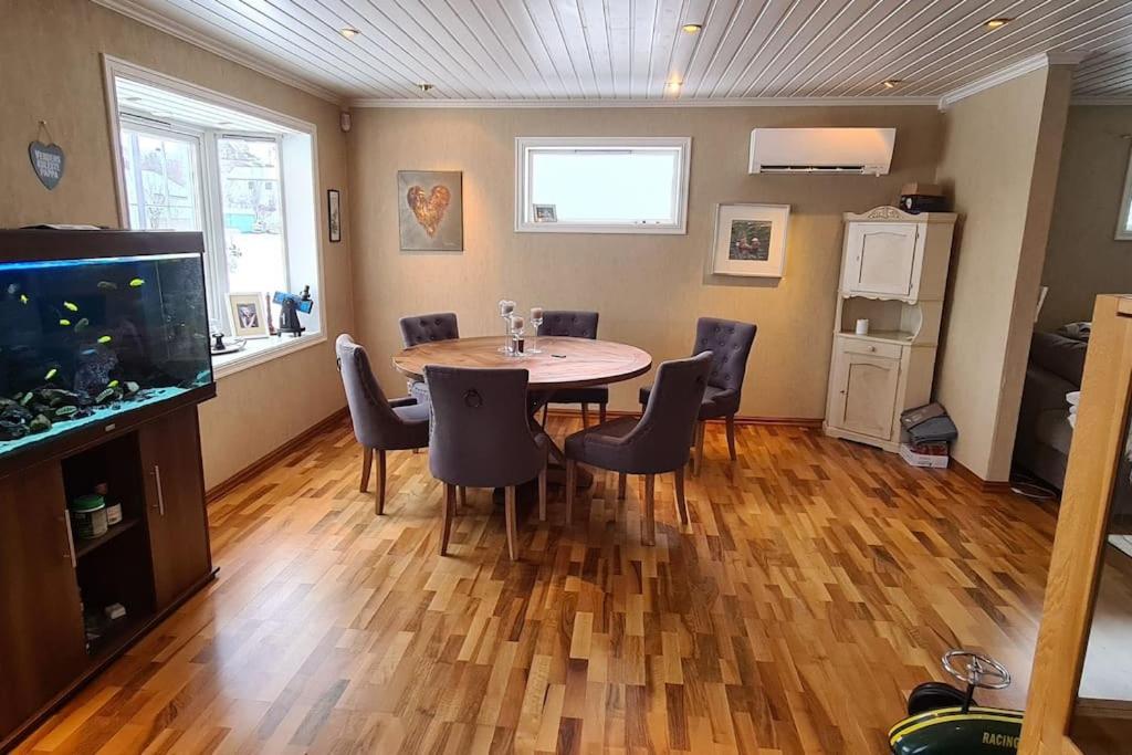 Sommerferie nær sjøen, jacuzzi, bålpanne og grill, view 4