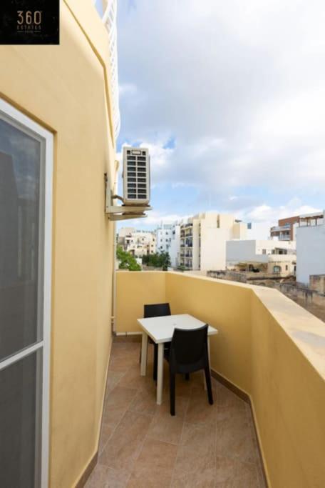 Beautiful, central home with all amenities & WIFI by 360 Estates view 5