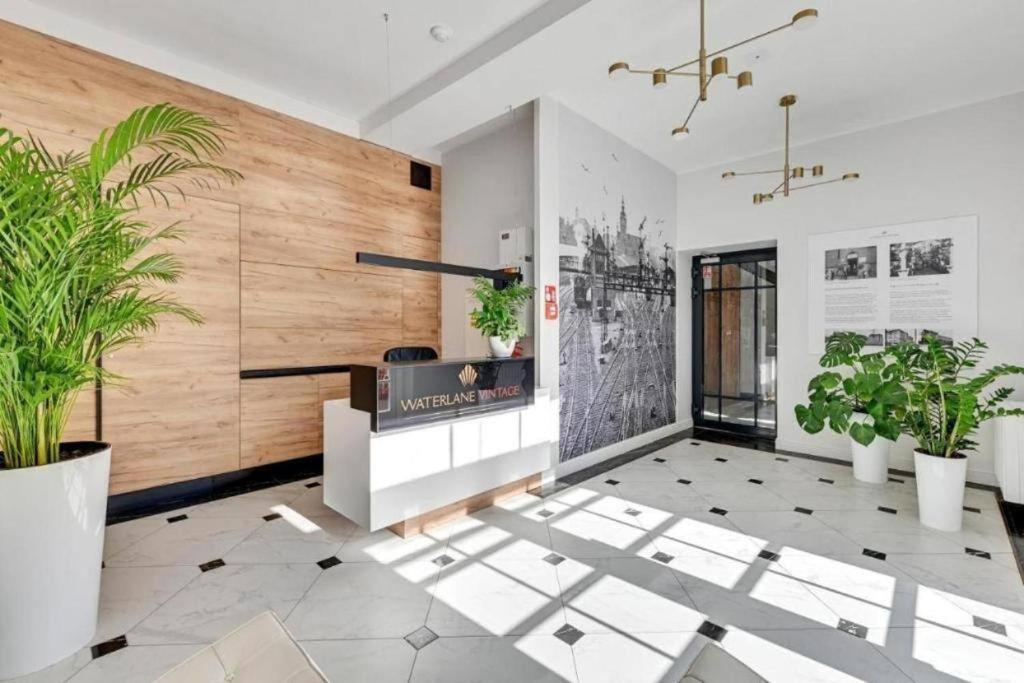 Black Star Loft Apartment Waterlane Vintage & Gym by Downtown Apartments