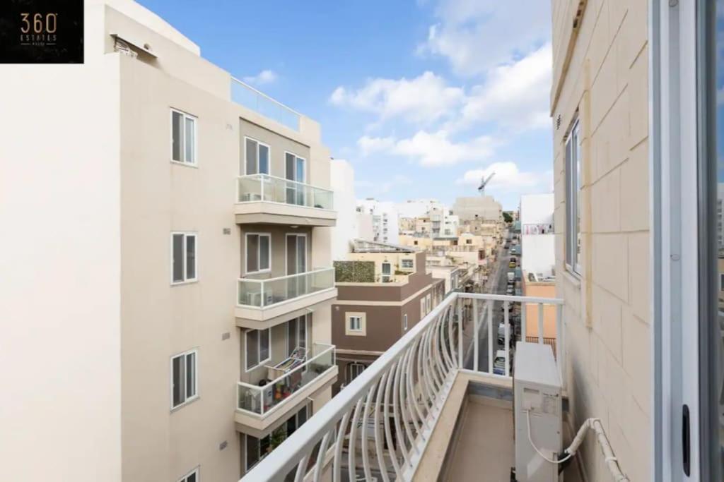 Beautiful, central home with all amenities & WIFI by 360 Estates view 2