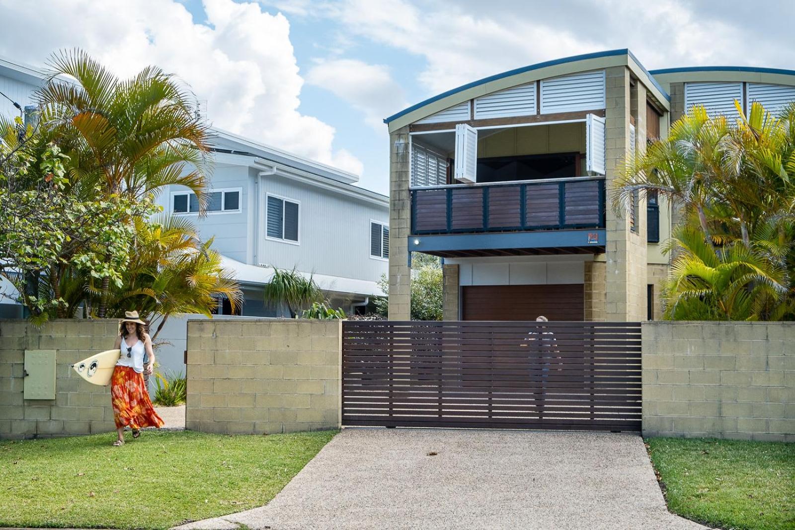Coastal Getaway Across From Dicky Beach